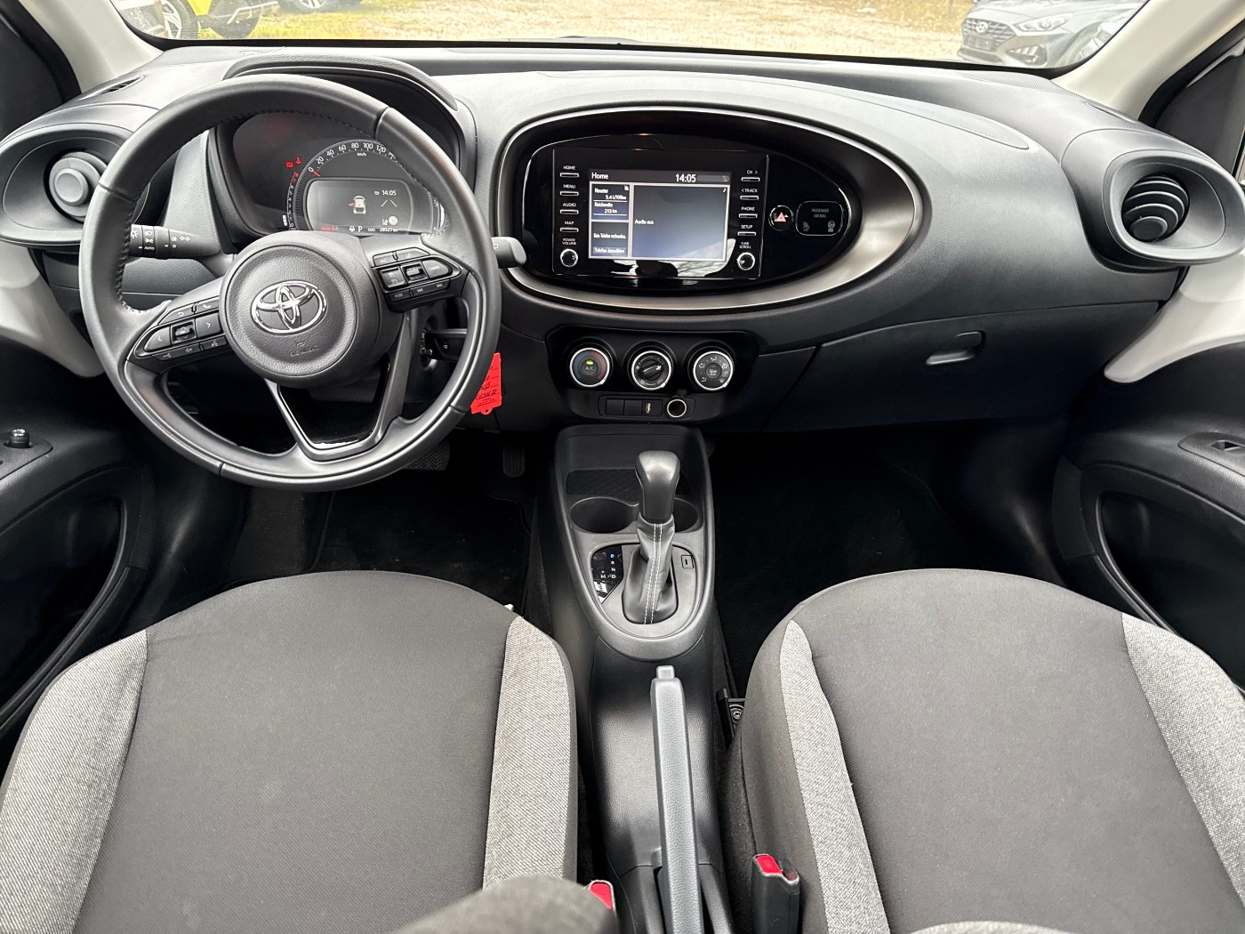 Toyota Aygo Play AUTOMATIK*LED*KAMERA*KLIMA*BLUETOOTH - Image 8