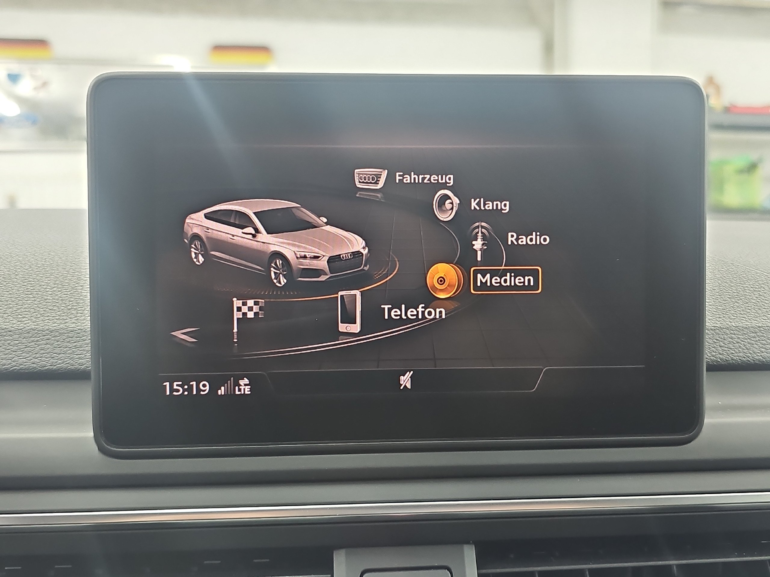 Audi A5 Sportback 2.0 35 TDI Navi SHZ KlimaA LM PDC - Image 9