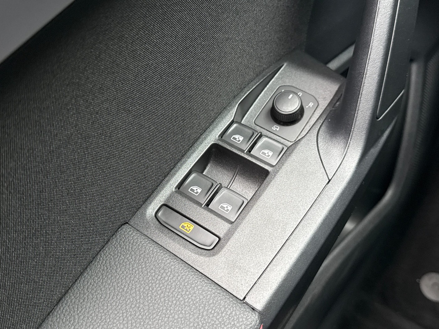 Seat Arona 1.5 TSI FR ACC LED Navi SHZ Winterp. Kam. - Image 12