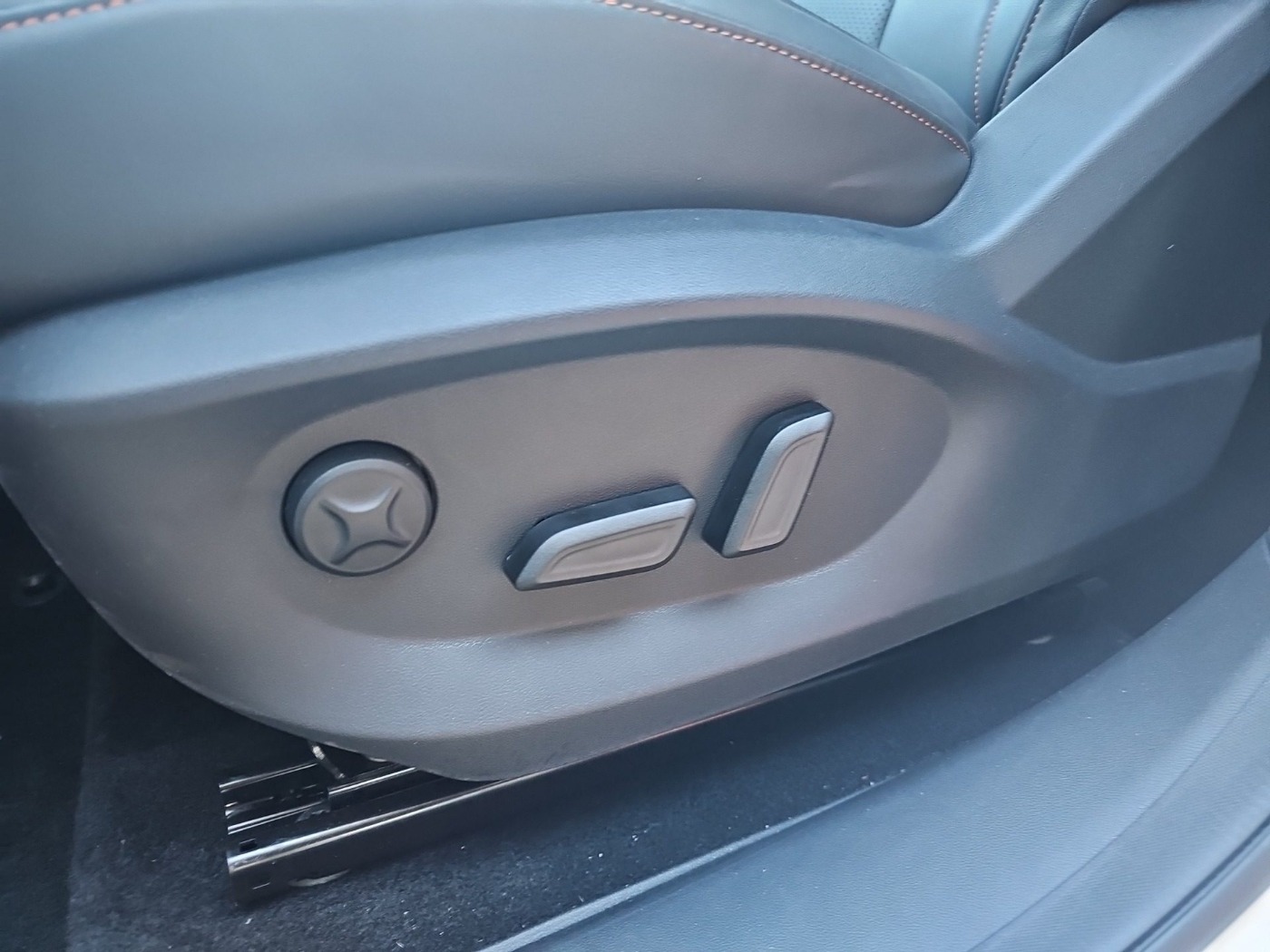 MG HS PHEV Luxury LED*NAVI*KEYLESS-GO*LEDER*KLIMAAUT - Image 14