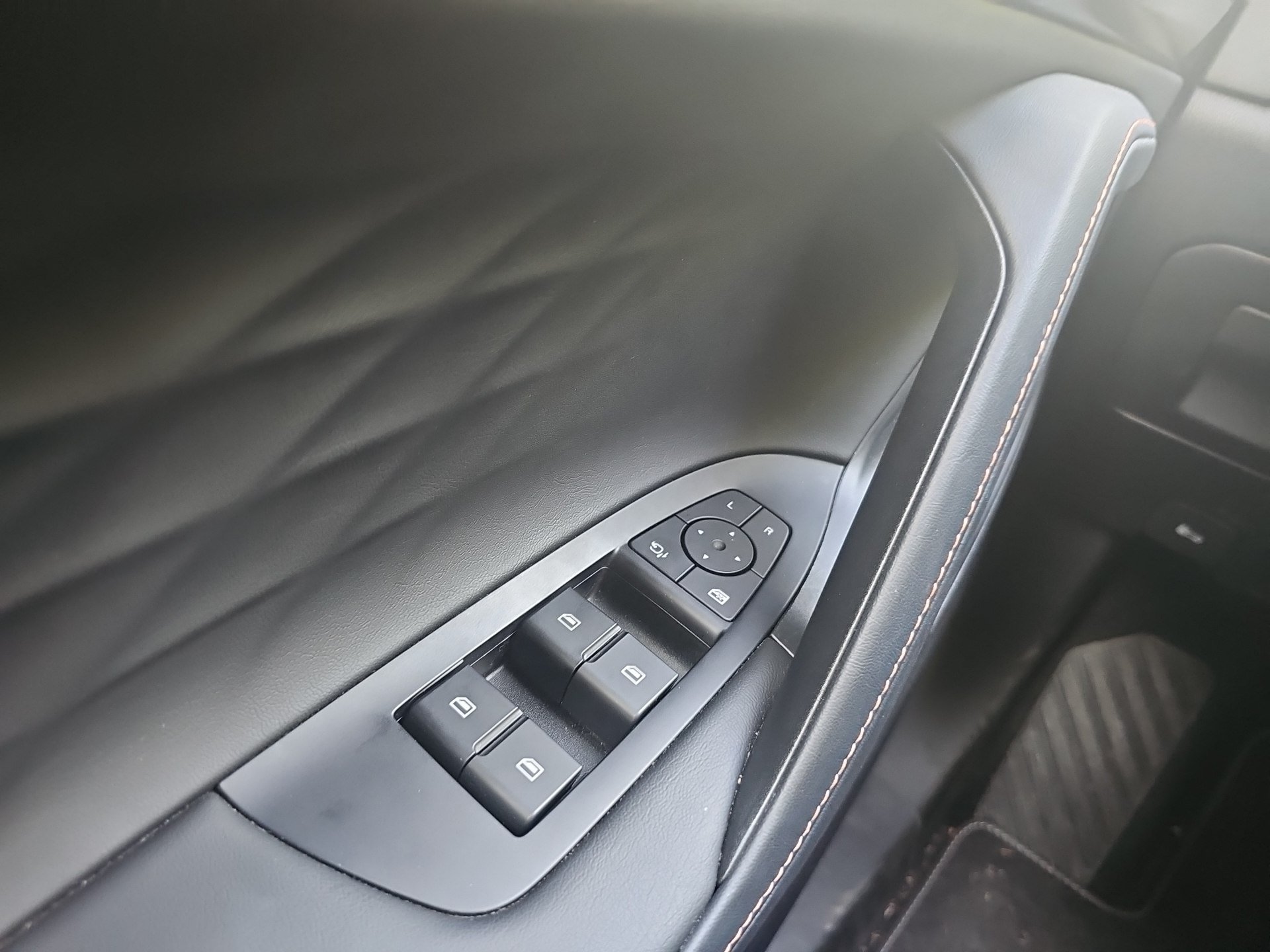 MG HS T 1.5 Turbo GDI W Luxury ACC LED Navi Pano SD - Image 12