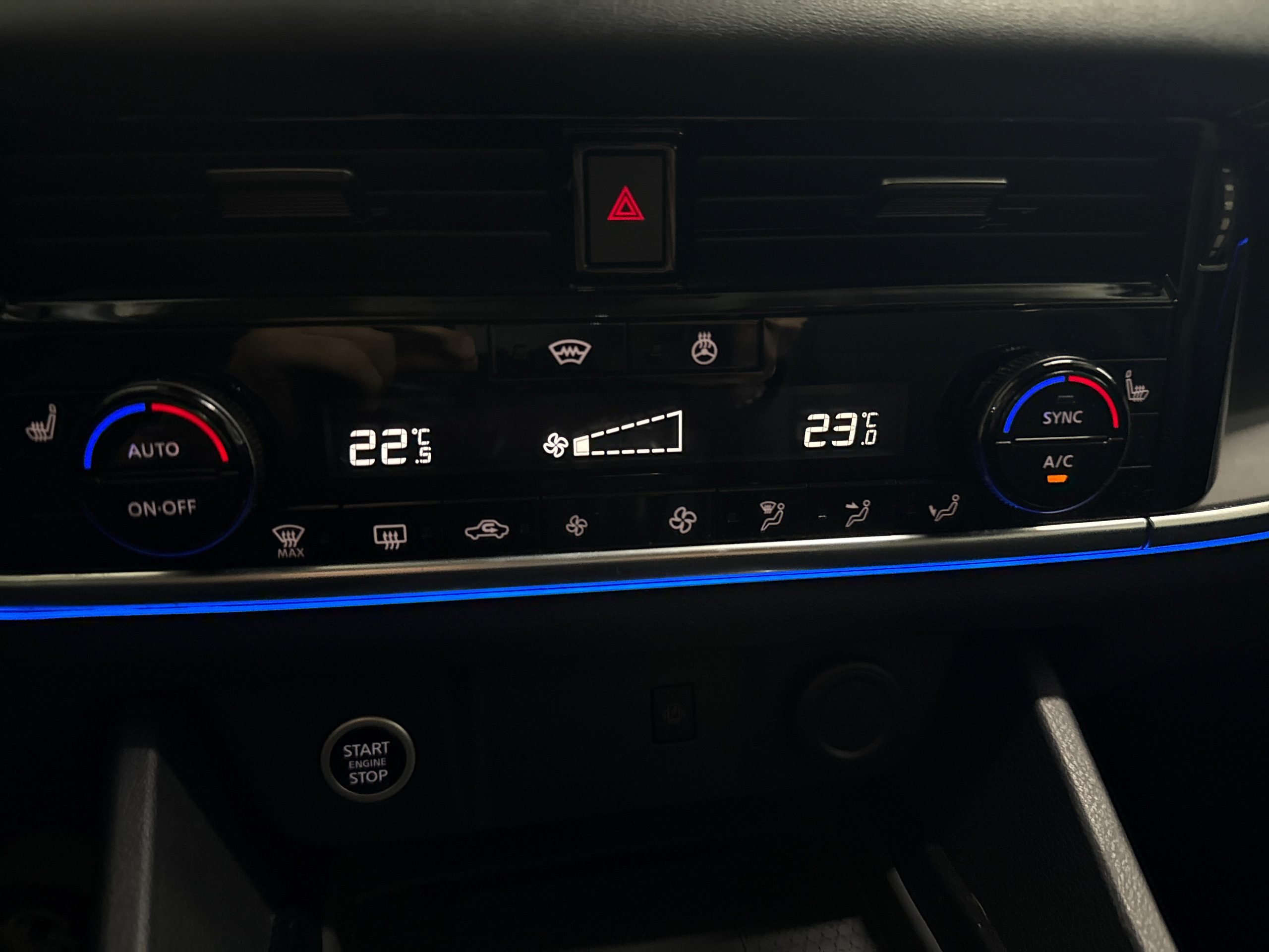 Nissan Qashqai 1.3 DIG-T MHEV Acenta ACC LED Navi SHZ - Image 10