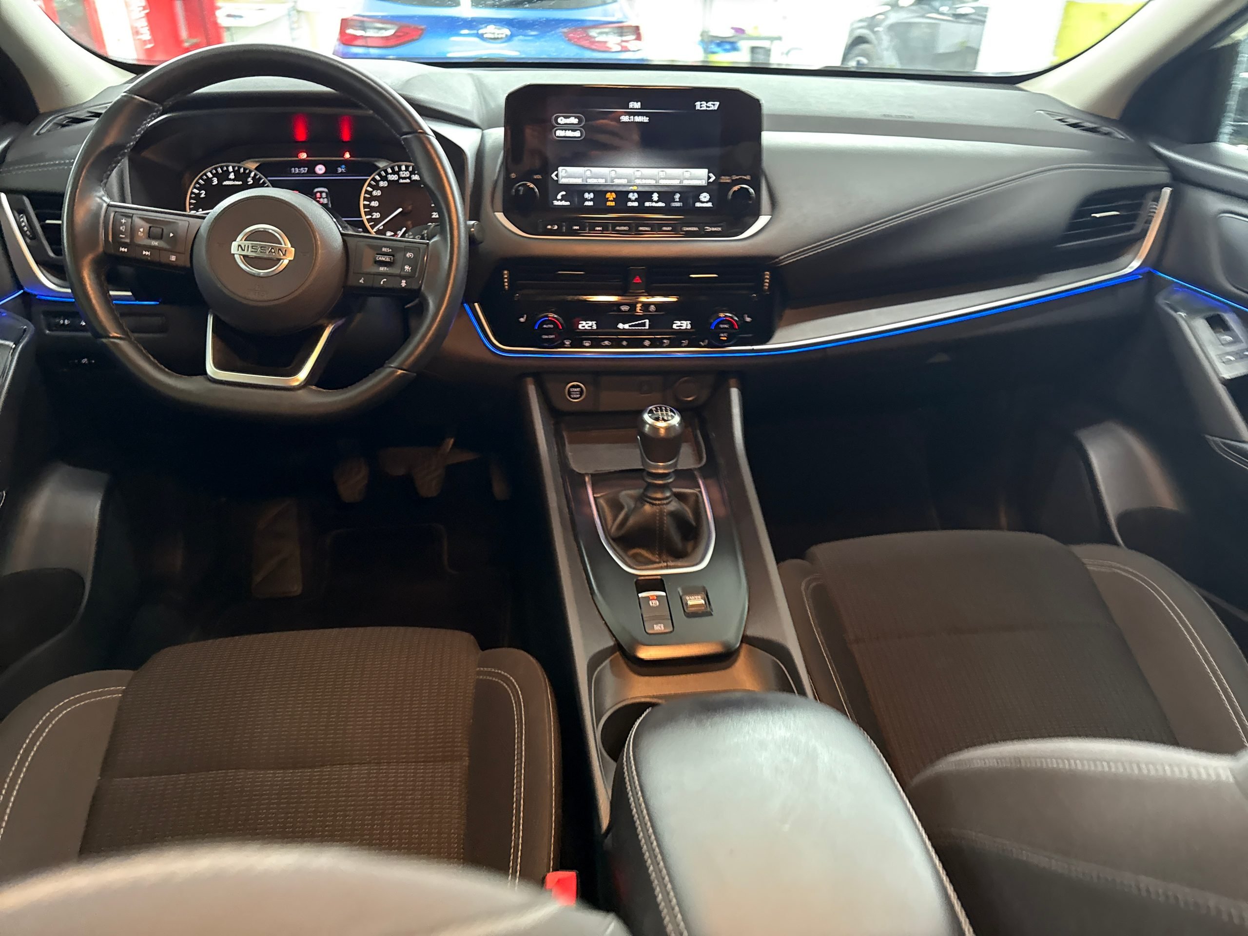 Nissan Qashqai 1.3 DIG-T MHEV Acenta ACC LED Navi SHZ - Image 6