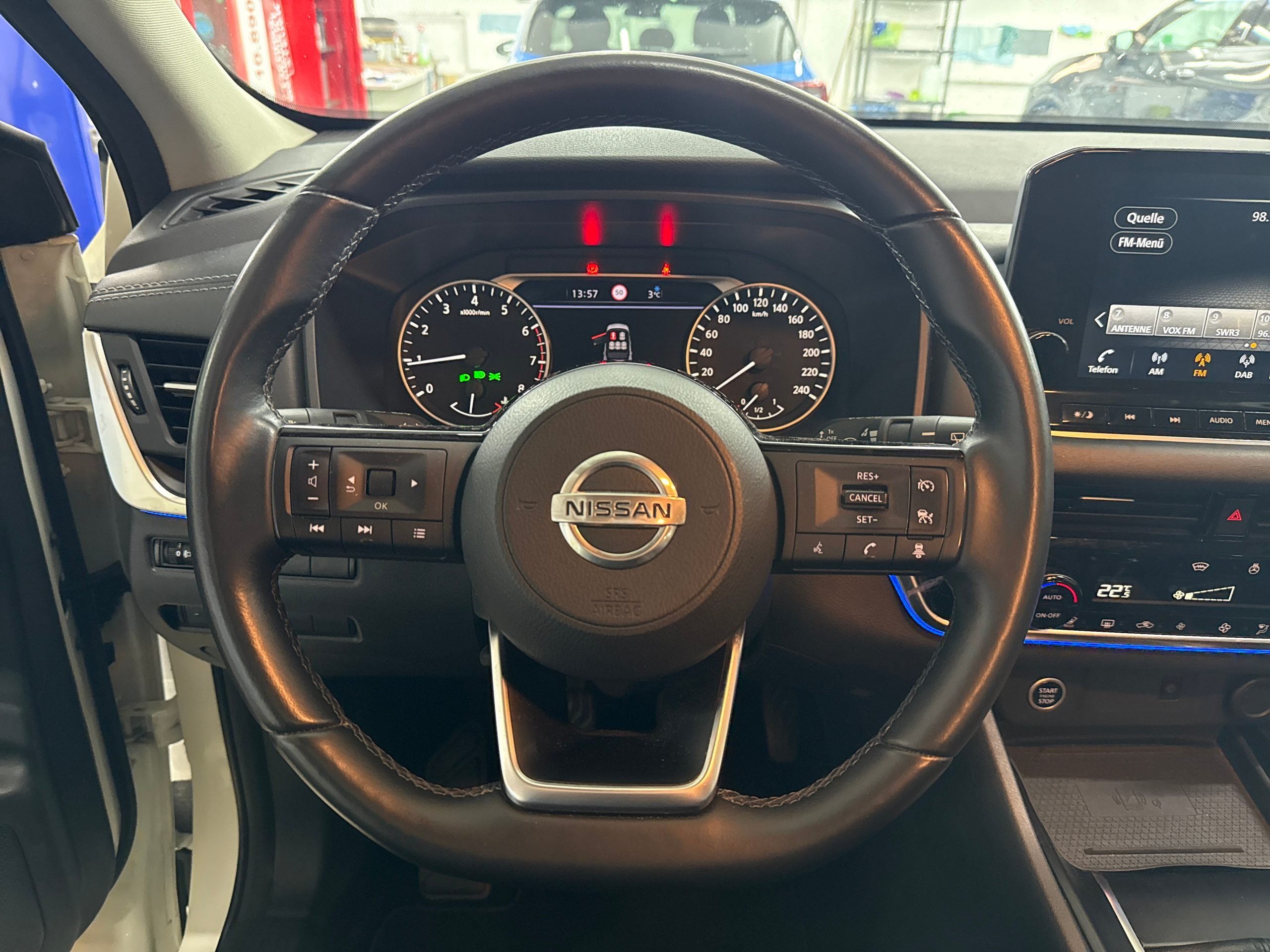 Nissan Qashqai 1.3 DIG-T MHEV Acenta ACC LED Navi SHZ - Image 7