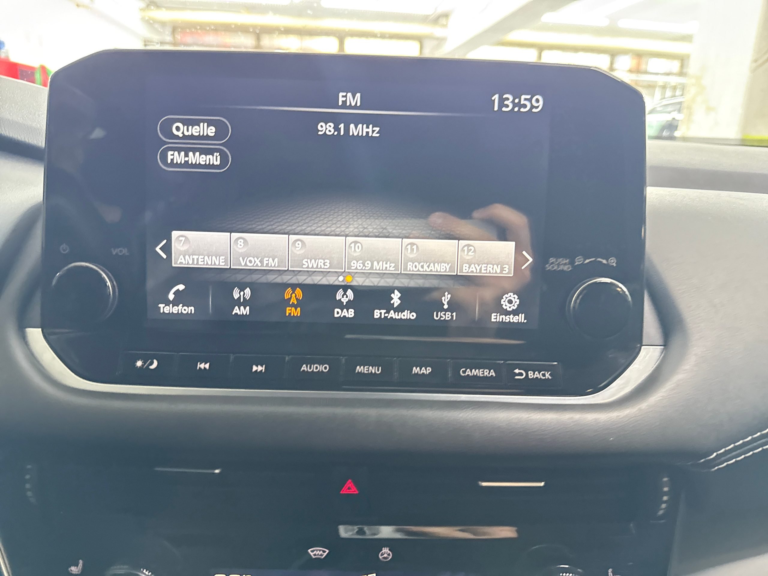 Nissan Qashqai 1.3 DIG-T MHEV Acenta ACC LED Navi SHZ - Image 9